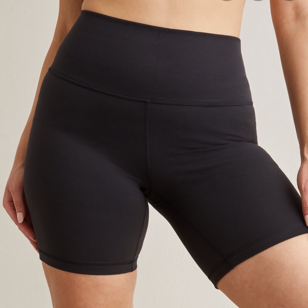TNA high rise bike shorts 7”